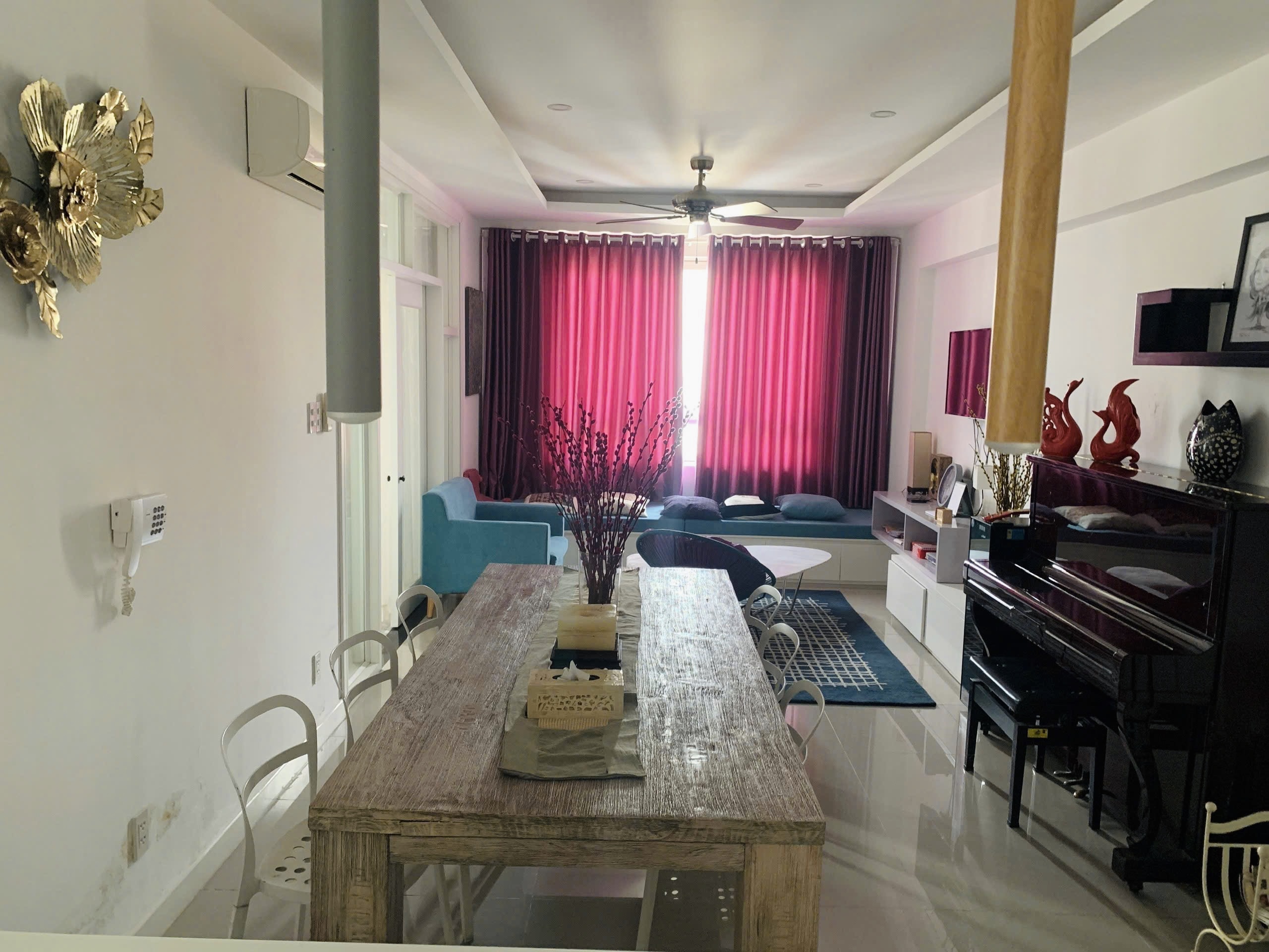 Phòng khách căn góc Tropic Garden Thảo Điền full nội thất