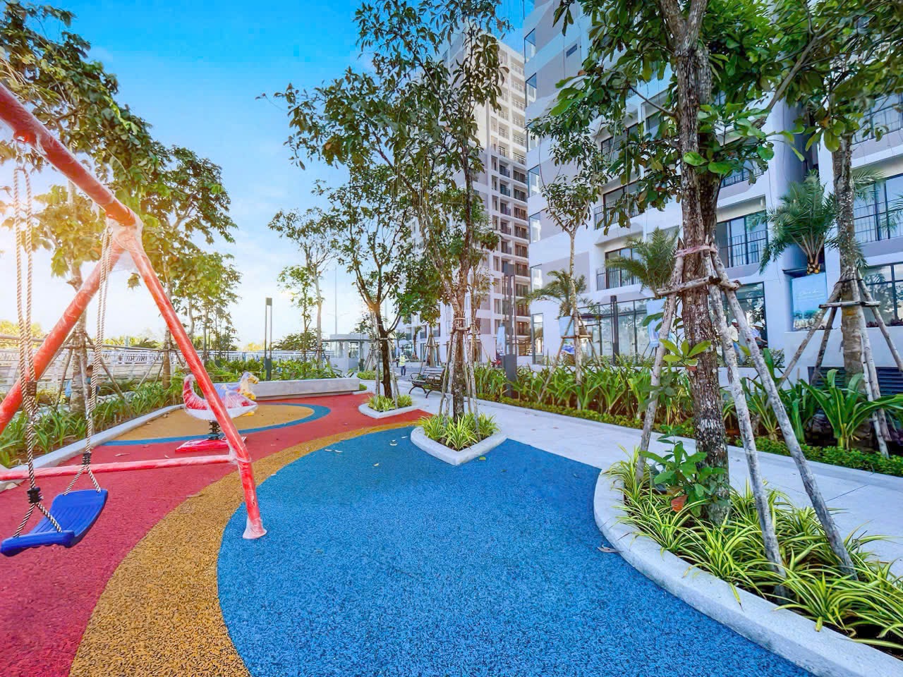 Sân chơi trẻ em và công viên MT Eastmark City