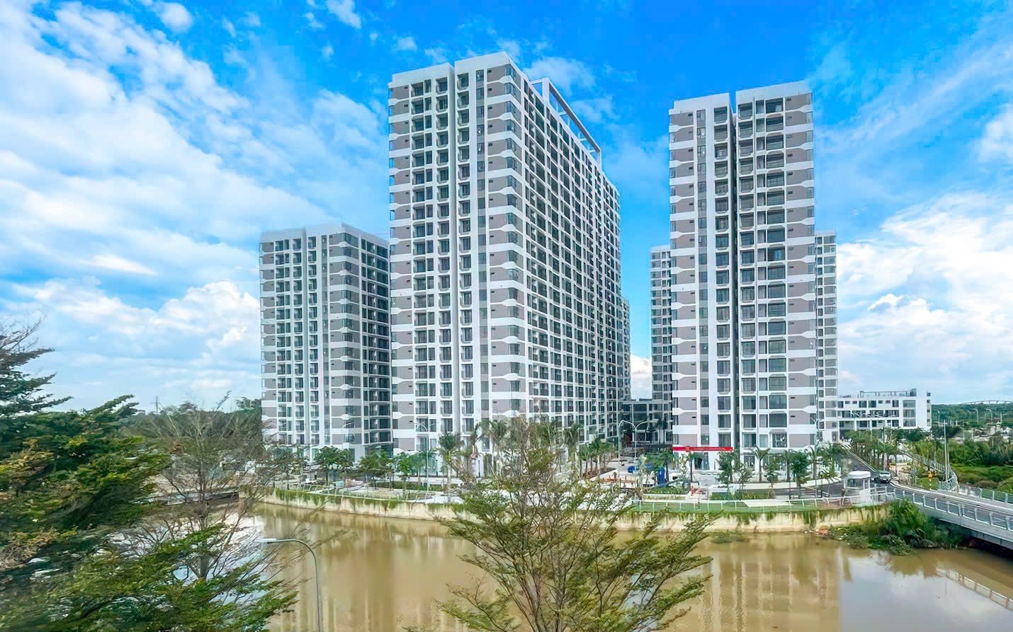 Hình ảnh thực tế 2 tháp căn hộ MT Eastmark City đã bàn giao