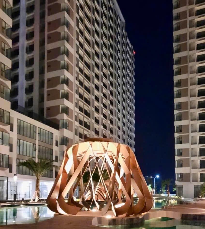 Ảnh thực tế hồ bơi và tiện ích buổi tối MT Eastmark City