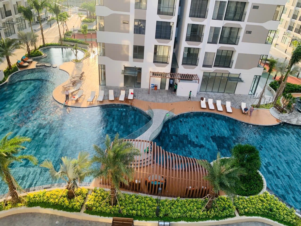 Ảnh thực tế hồ bơi và công viên nội khu MT Eastmark City