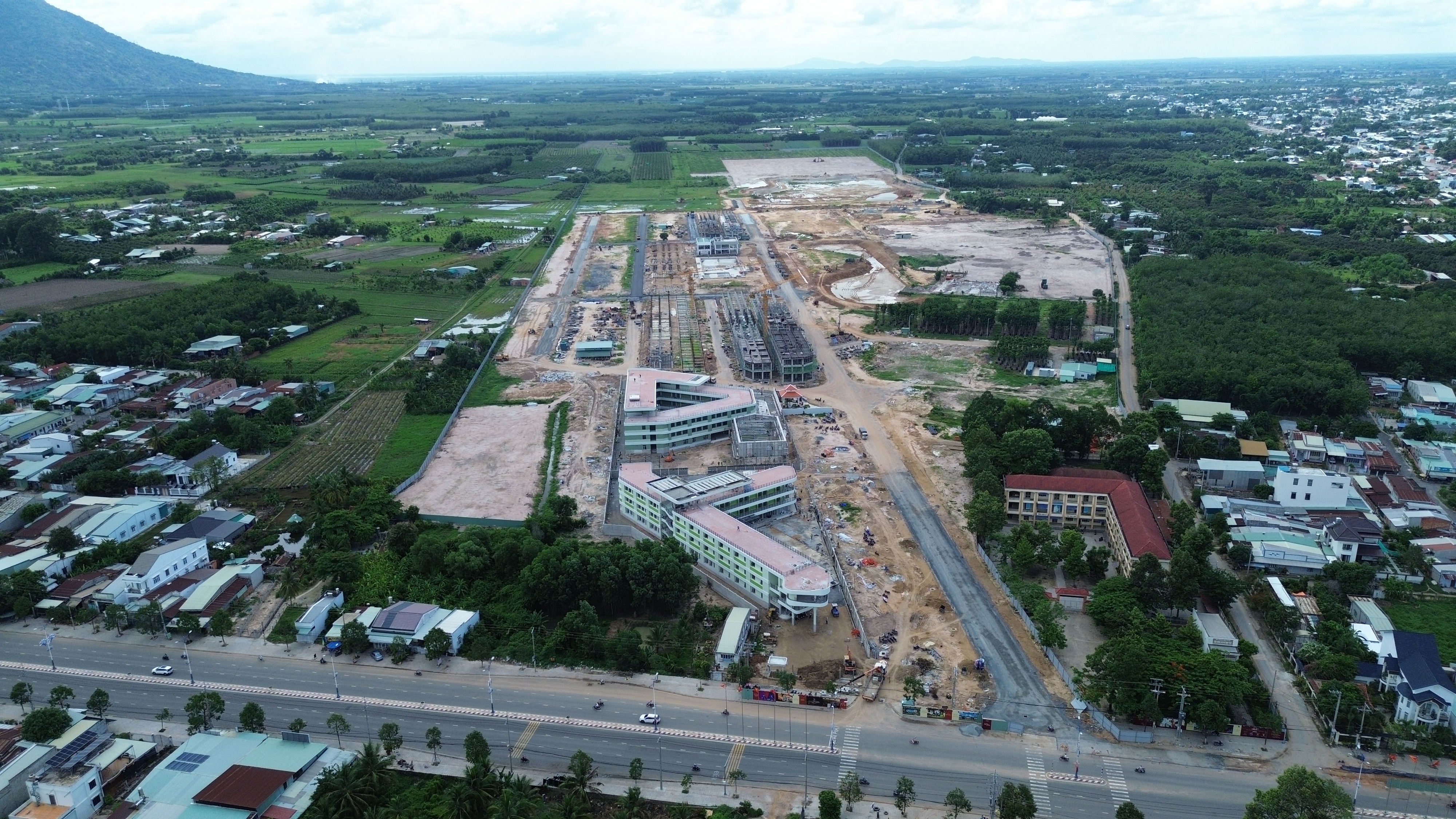Ảnh flycam thực tế công trường The Heritage Tây Ninh hướng núi Bà Đen